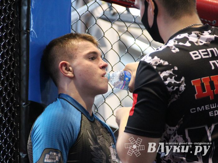 В Великих Луках прошел кубок по смешанному боевому единоборству (ФОТО)