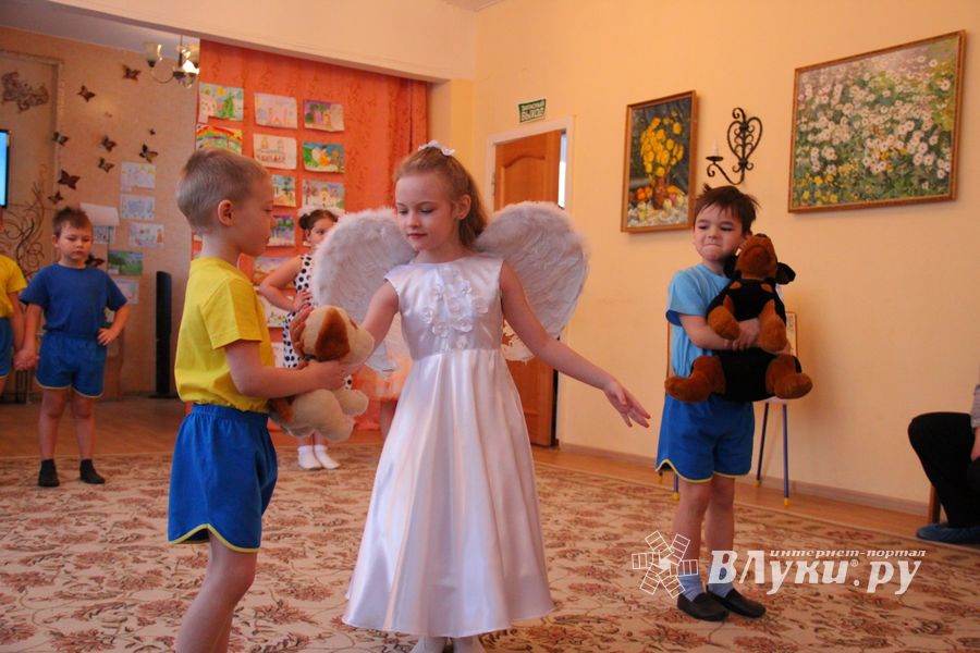 «Красота Божьего мира» в рисунках дошколят Великих Лук (ФОТО)