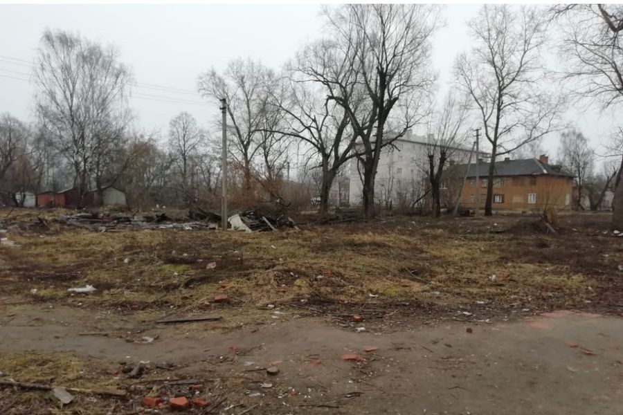 Великолучане жалуются на мусор после сноса бараков (ФОТО)