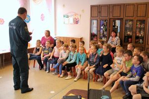 Воспитанники детского сада «Берёзка» встретились с сотрудником МЧС (ФОТО)