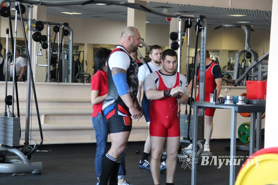 В Великих Луках состоялись Чемпионат и Первенство Псковской области по жиму штанги лежа (ФОТО)