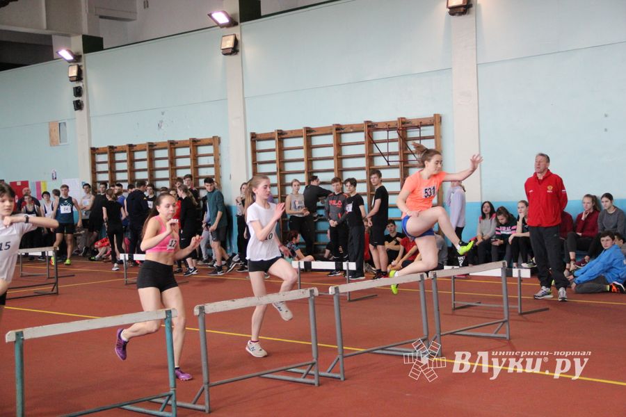 В Великих Луках легкоатлеты закрывают зимний сезон (ФОТО)