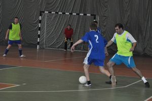 Состоялся традиционный турнир по мини-футболу с участием подростков и представителей органов власти (фото)