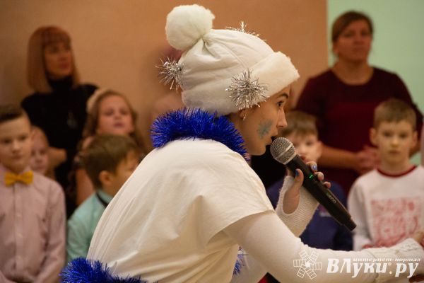 В школе №13 прошла Новогодняя ёлка (ФОТО)