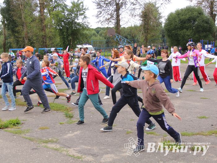 В Великих Луках прошёл Велопарад (ФОТО)