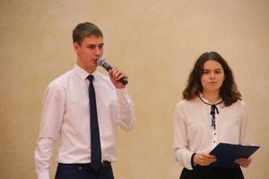 В Великих Луках ученики школы №13 поздравили своих педагогов (ФОТО)