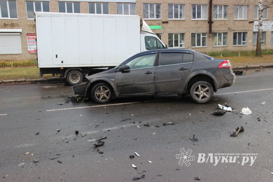 Серьёзное ДТП произошло в Великих Луках (ФОТО)