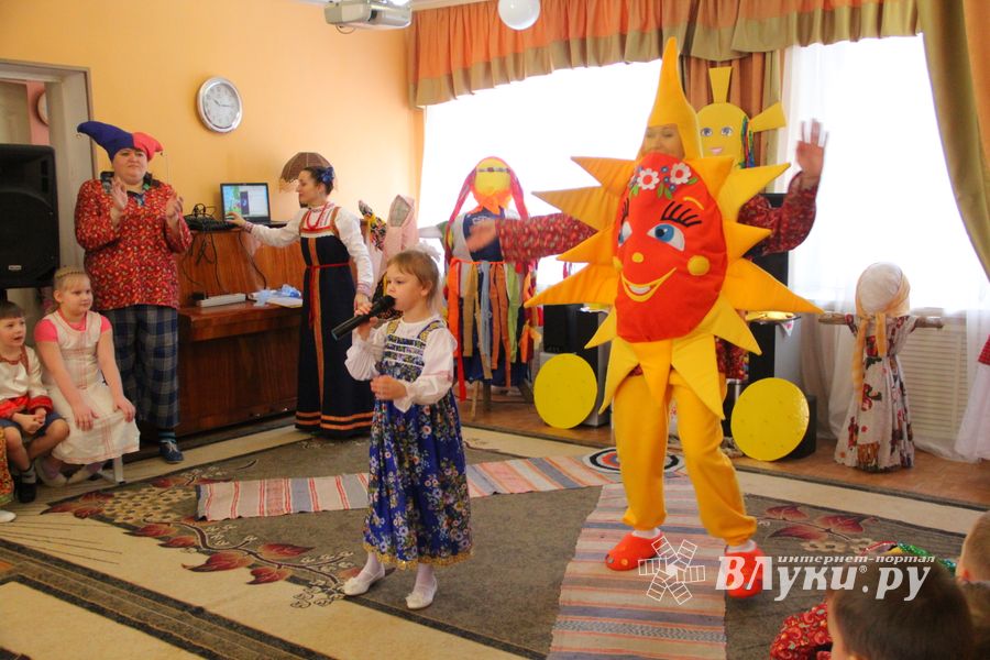 В детских садах Великих Лук отмечают Масленицу (ФОТО)