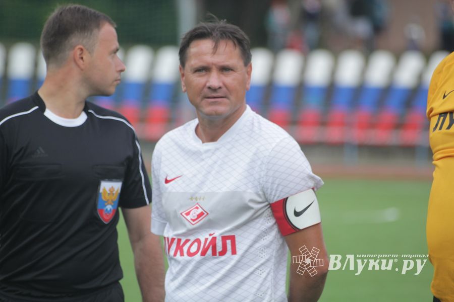 Матч ветеранов ФК «Спартак» и ветеранов великолукского футбола на «Экспрессе» (ФОТО)