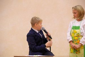 В Великих Луках поздравляют мам (ФОТО)