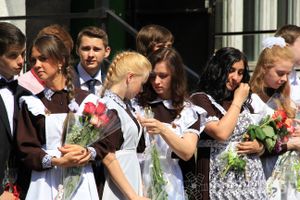 В Великих Луках прозвенели «Последние звонки»