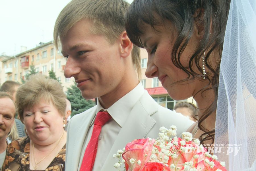 Торжественное открытие парковой скульптуры «Кресло влюбленных»