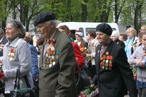 В Великих Луках прошел Военный парад