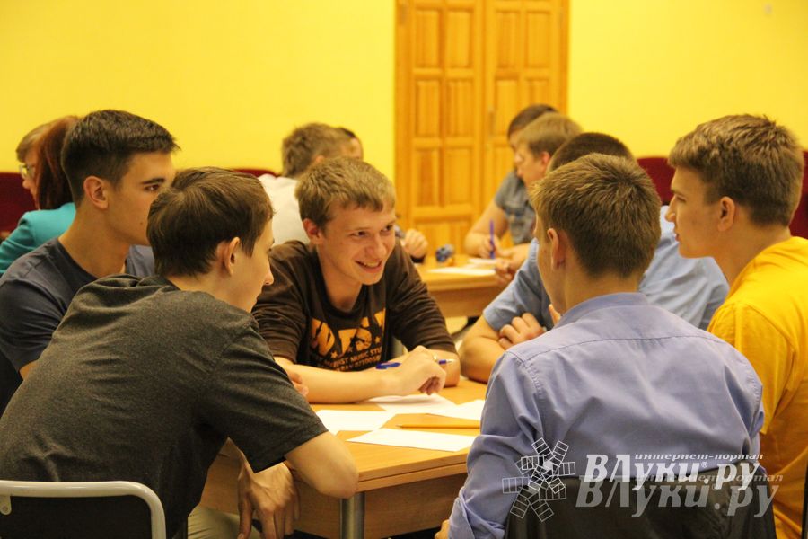 В Великих Луках прошла финальная игра «Что? Где? Когда?» (фото)