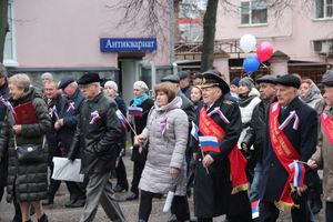 В Великих Луках прошло праздничное шествие (ФОТО)