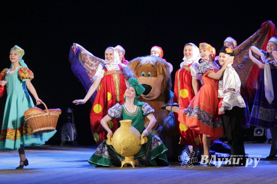 В Великих Луках играла гармонь (фото)