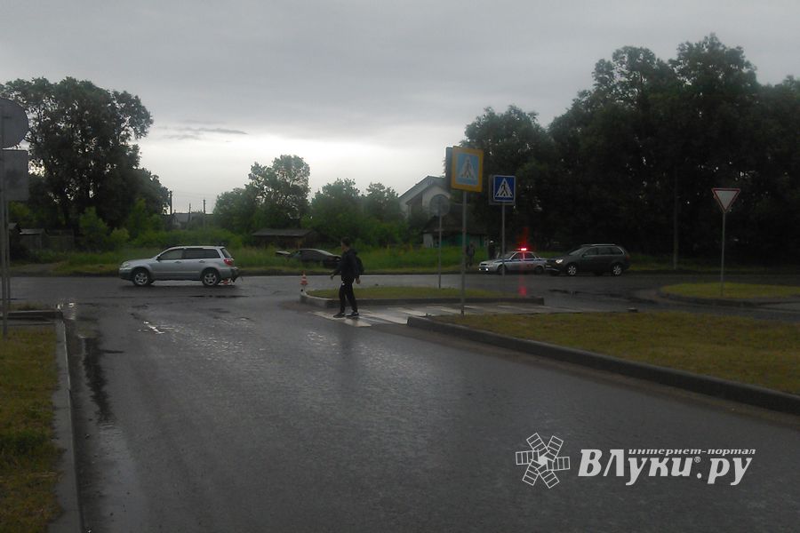 В Великих Луках произошло ДТП (ФОТО)