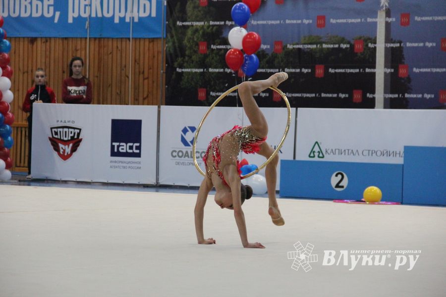 ​В Великих Луках прошли соревнования по художественной гимнастике (ФОТО)