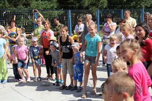 ​В Великих Луках сказочный «Праздник мороженого» подарил радость детям