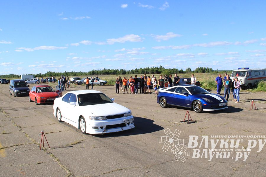 В Великих Луках прошел I этап Открытого чемпионата г. Великие Луки по Drag Racing (фото)