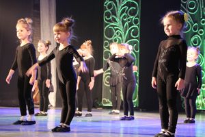 Юные артисты ГДК им. Ленина поздрвили пап с праздником (ФОТО)