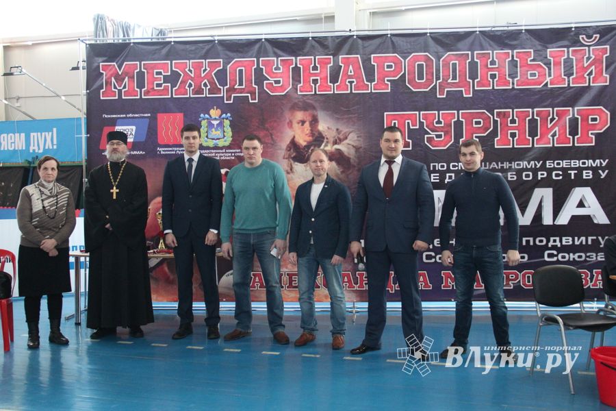 В Великих Луках проходит открытый кубок по смешанному боевому единоборству ММА (ФОТО) (12+)
