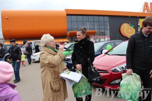 В Великих Луках прошла автомобильная ярмарка