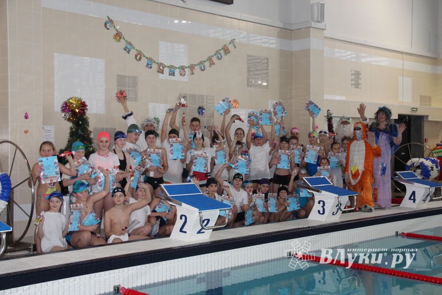 В Великолукском Айсберге прошли соревнования по плаванию на призы Деда Мороза (ФОТО)