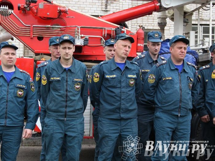 В Великих Луках прошли областные соревнования среди пожарных по спасению пострадавших