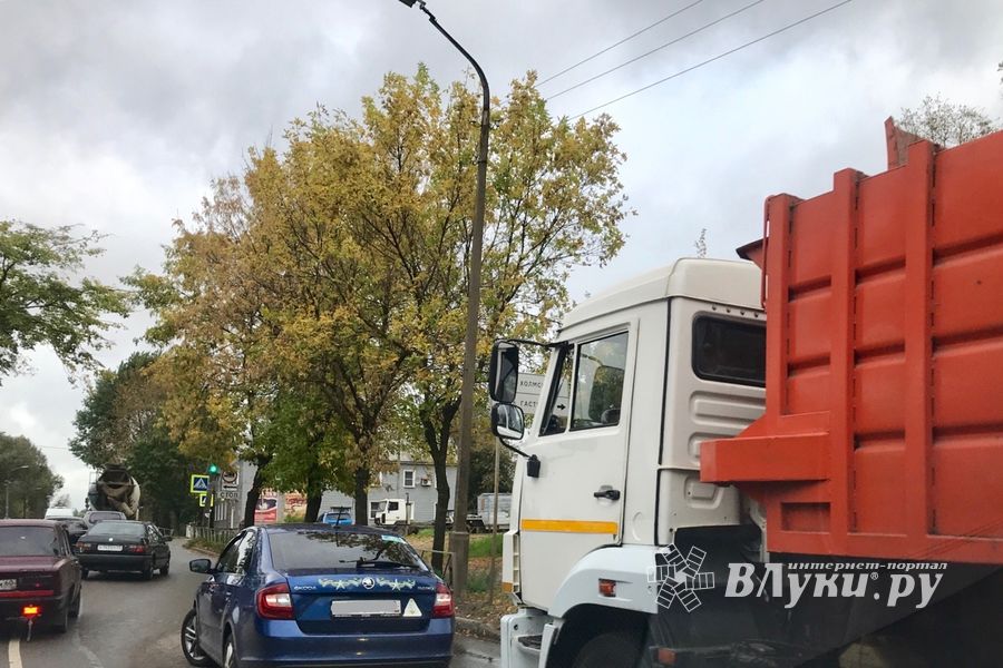 На улице Ботвина в Великих Луках произошло ДТП (ФОТО)