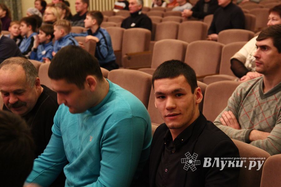 В Великих Луках наградили лучших спортсменов