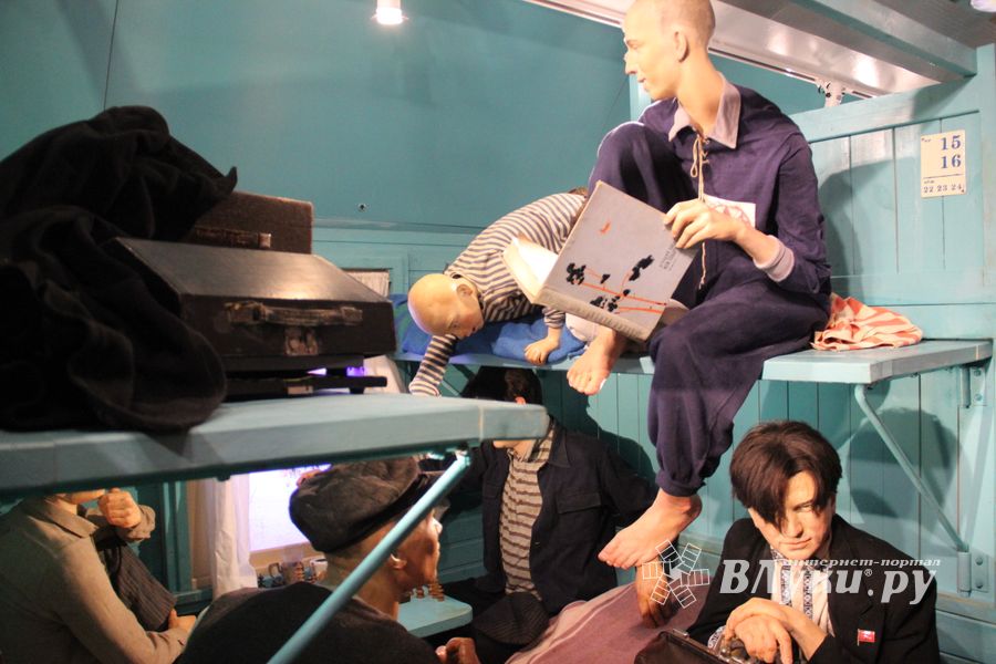 Великолучане знакомятся с «Поездом Победы» (ФОТО)