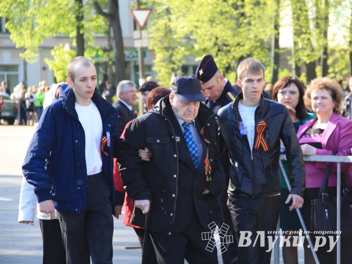 Великие Луки отмечают День Победы