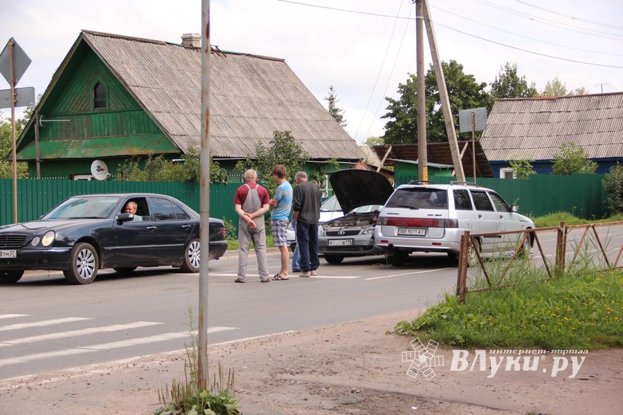 ДТП  на у. Яна Арно в Великих Луках (ФОТО)