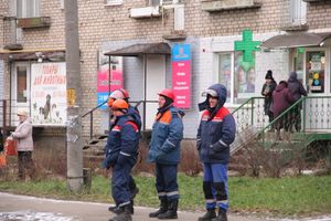 Негабаритный автопоезд вновь следует по улицам Великих Лук