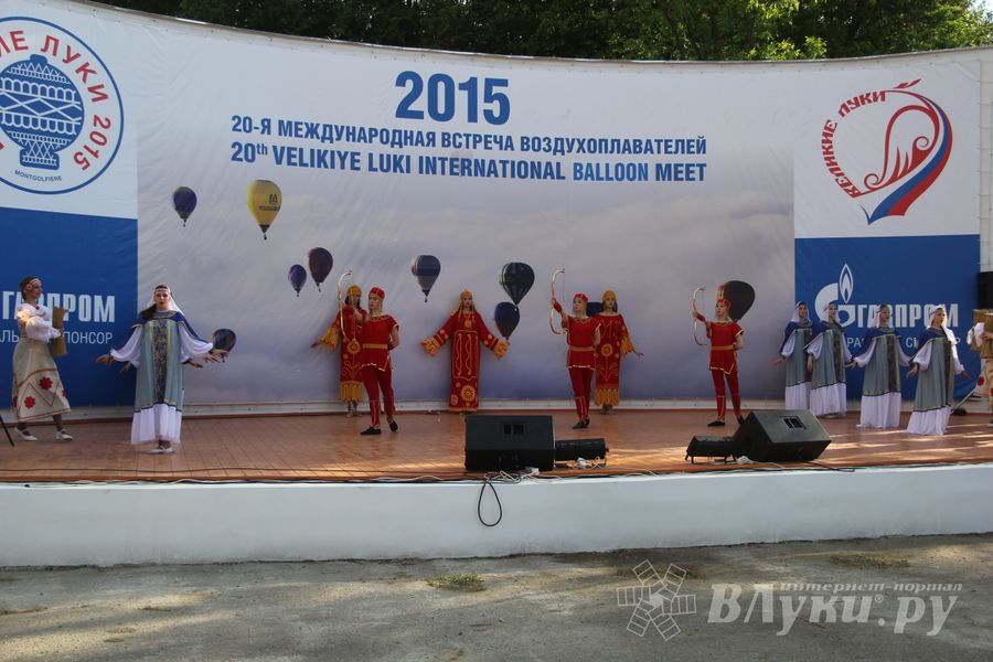 В Великих Луках открылась Международная юбилейная встреча воздухоплавателей (фото)