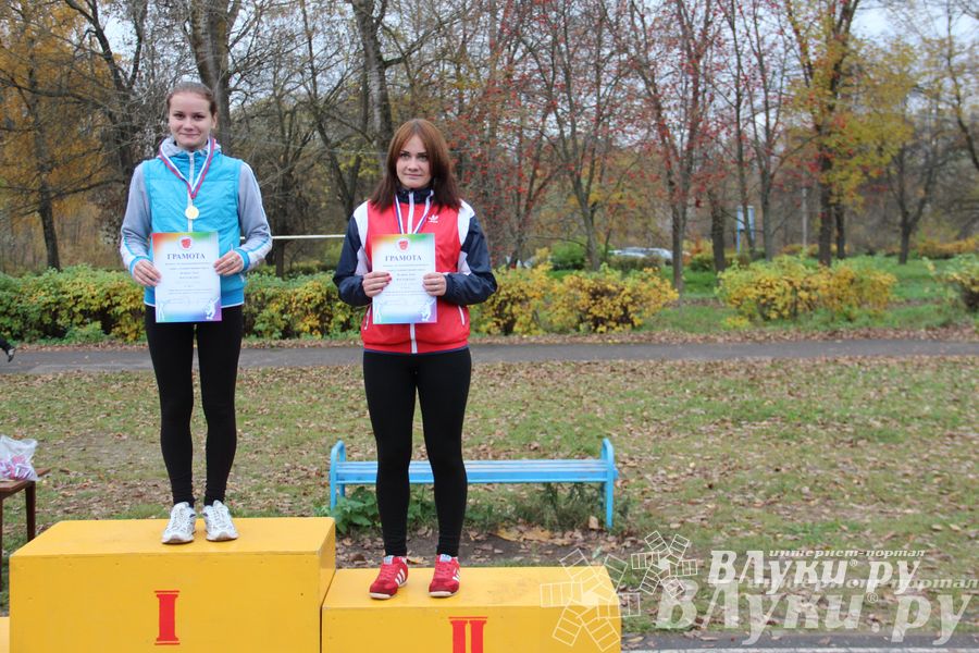 Легкоатлетический осенний кросс прошел в Великих Луках (фото)