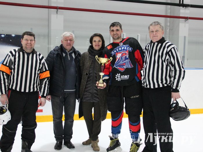 Памятный турнир по хоккею прошел в великолукском «Айсберге» (ФОТО)