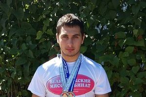 Великолучанин стал серебряным призером чемпионата Ленинградской области по пауэрлифтингу (фото)