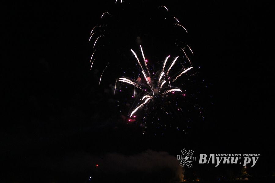 Огненные шоу состоялись над Ловатью (ФОТО)