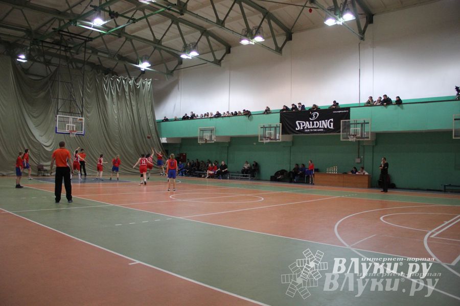 В Великих Луках прошли финальные игры муниципального этапа «КЭС-Баскет» (фото)