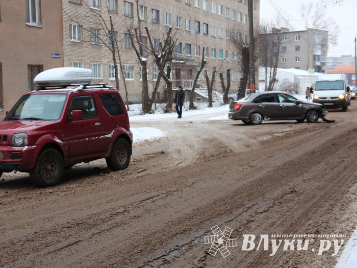 Очередное ДТП произошло в Великих Луках (ФОТО)