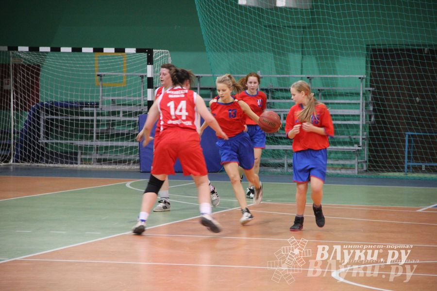 В Великих Луках прошли финальные игры муниципального этапа «КЭС-Баскет» (фото)