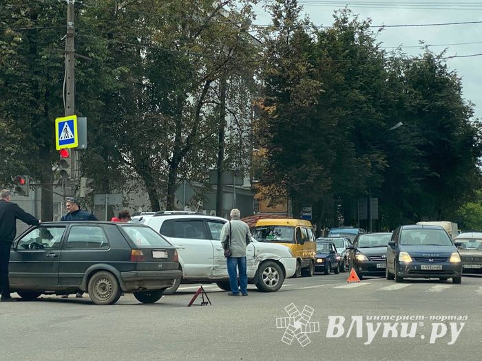 ДТП на перекрёстке Ленина-Некрасова (ФОТО)