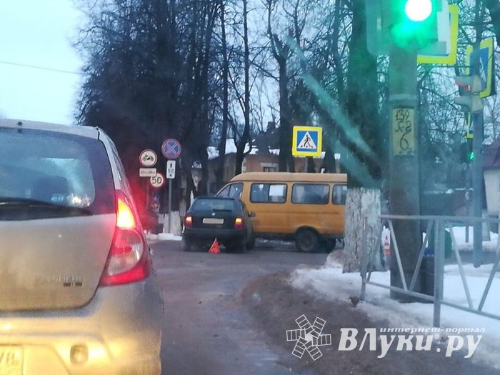 ДТП на перекрестке пр. Ленина и ул. Ставского (ФОТО)