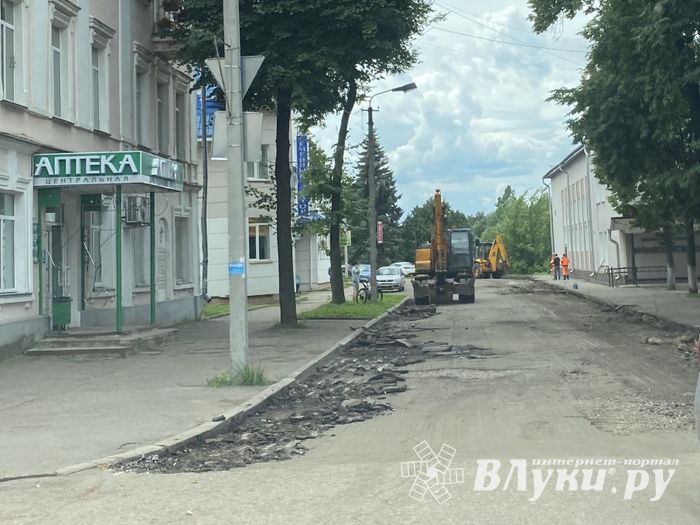 На улице Некрасова идут дорожные работы (ФОТО)