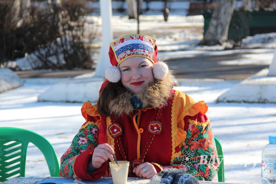 В Великих Луках широко отметили Масленицу (ФОТО)