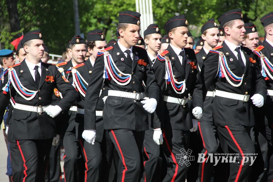 Парад в честь Дня Победы прошел в Великих Луках (ФОТО)