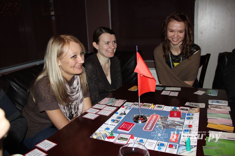 Компания "МТС" поздравляет всех своих клиентов и информационных партнеров с наступающим Новым Годом и Рождеством!