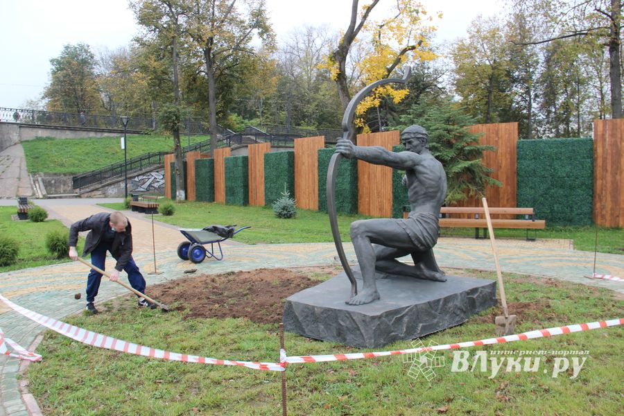 Теперь и в Великих Луках есть что потереть на удачу (ФОТО)